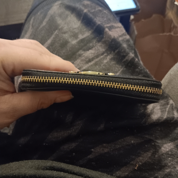 Tory Burch Pebbled Card Holder & Coin Pouch with Gold Emblem & Dustbag (EUC) - Picture 9 of 10